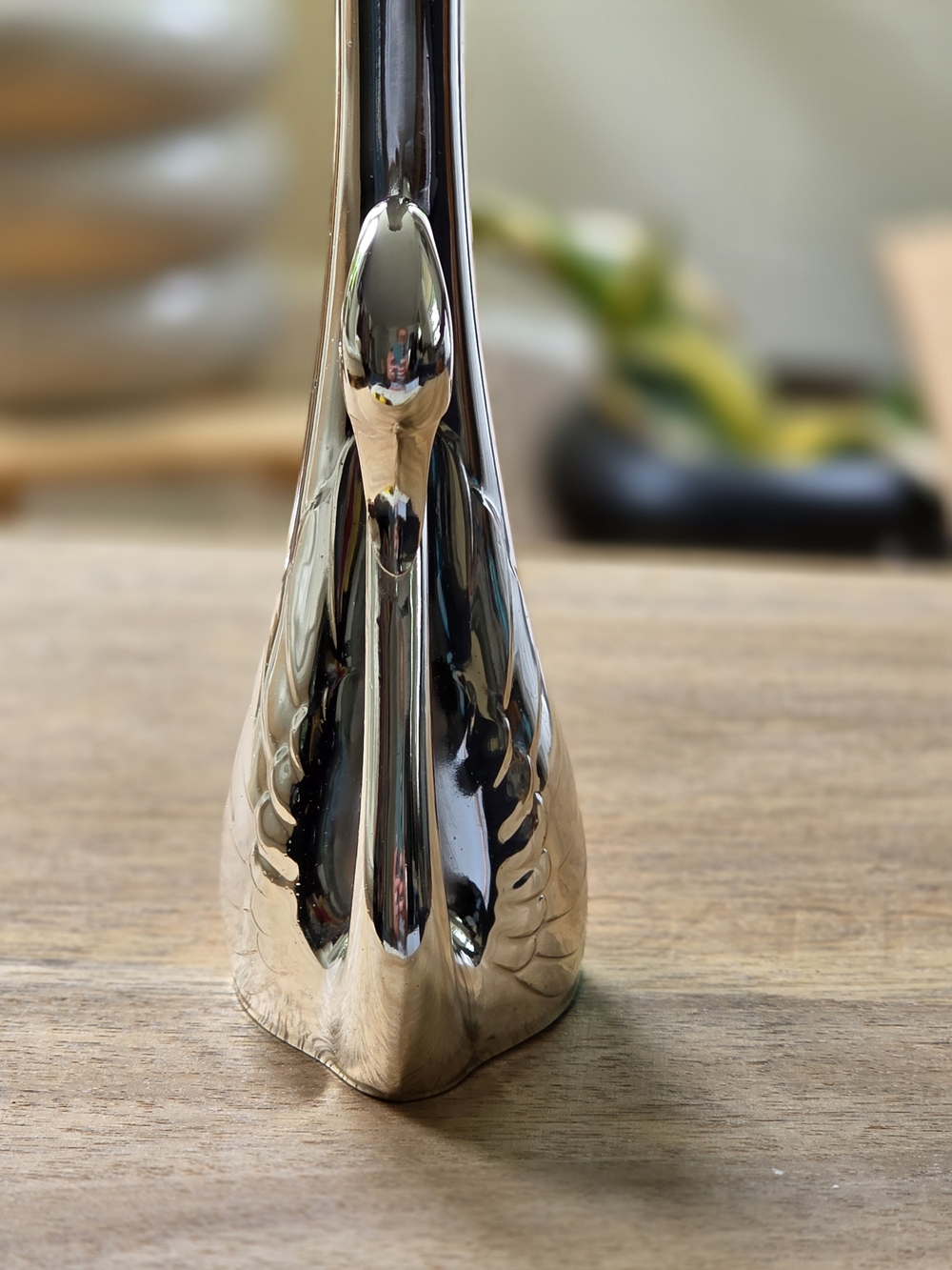 vintage Oneida silver-plated swan bud vase, standing approximately 7 inches tall - Picture 6 of 16